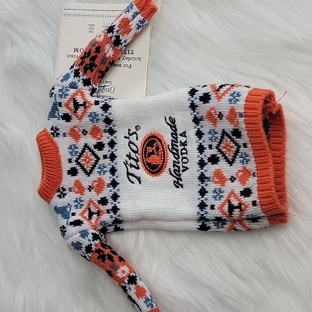 TITO'S HANDMADE VODKA NeW White Orange Knit Novelty‎ Gift Display Bottle Sweater